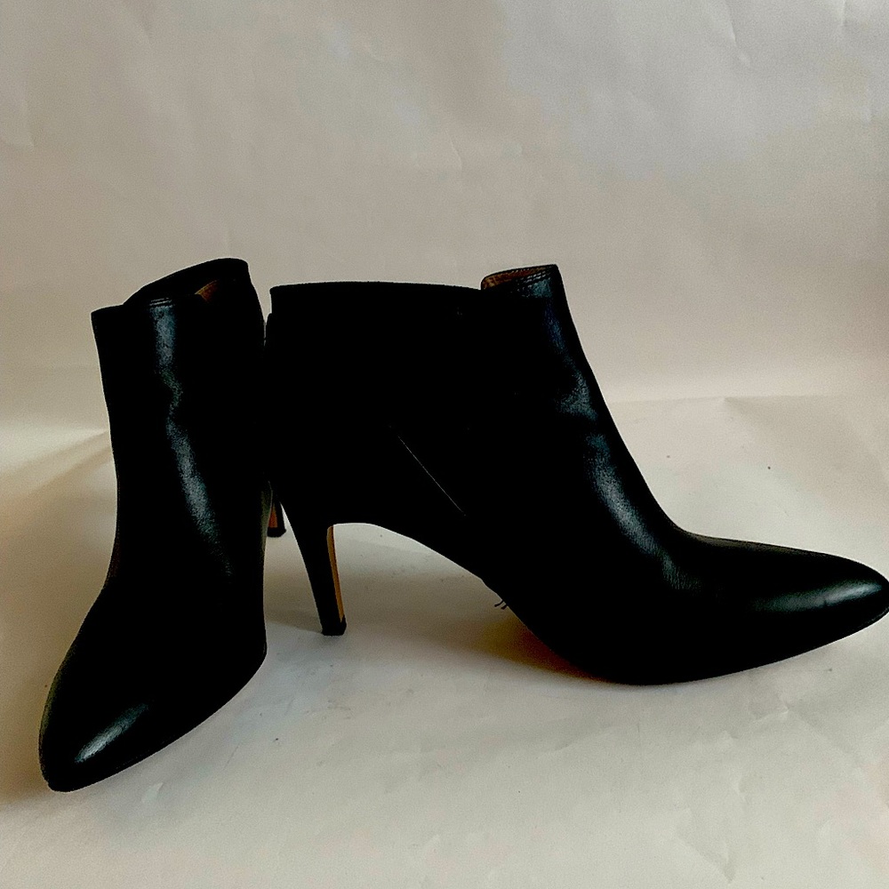 CLARKS Narrative Bkack Heeled Boots